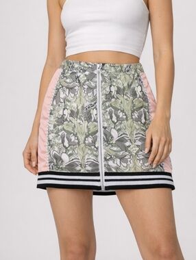NWOT GUESS "Snake in the Garden" Scuffy Floral Mini Skirt - Sz 4 (Medium)
